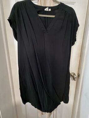 GAP Black V-Neck Short Sleeve Dress with Pockets